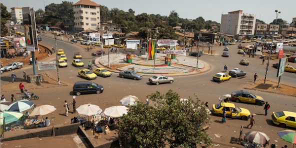 Image de Société. L’inter-centrale syndicale formée par la Confédération nationale des travailleurs de Guinée, CNTG, et l’Union syndicale des travailleurs de Guinée, l’USTG, a annoncé, vendredi 19 février, la suspension de sa grève générale qui paralysait le pays depuis lundi 15 février 2016. Les syndicats auraient satisfaction des exigences à la base de cette qui a paralysé le pays sur près d’une semaine.